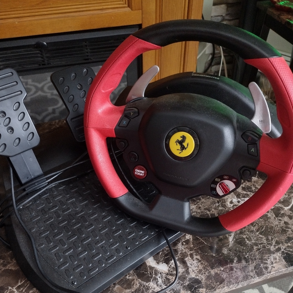 Thrustmaster Xbox one Ferrari 458 gaming wheel